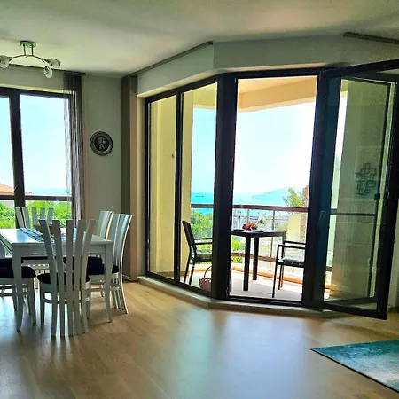 Seaview 2 Bedroom With Swimming Pool & Pkg Varna
