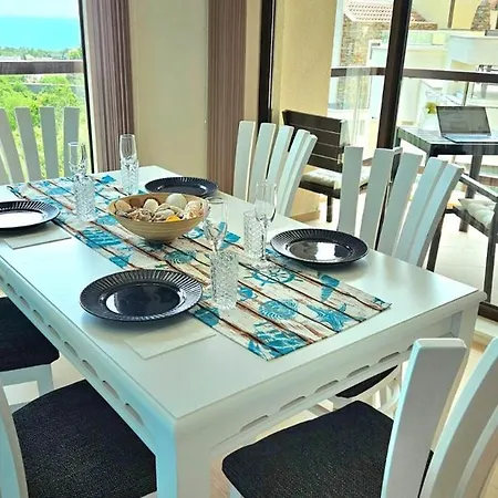 Seaview 2 Bedroom With Swimming Pool & Pkg Apartment Varna