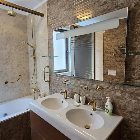 Seaview 2 Bedroom With Swimming Pool & Pkg Apartment *
